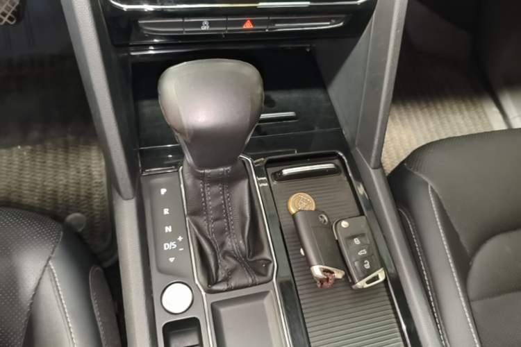 Used Volkswagen Teramont 2020 330TSI Two-Wheel-Drive Luxury Edition China VI Standard Gear Lever