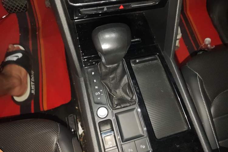 Used Volkswagen Teramont 2020 330TSI Two-Wheel-Drive Luxury Edition China VI Standard Gear Lever