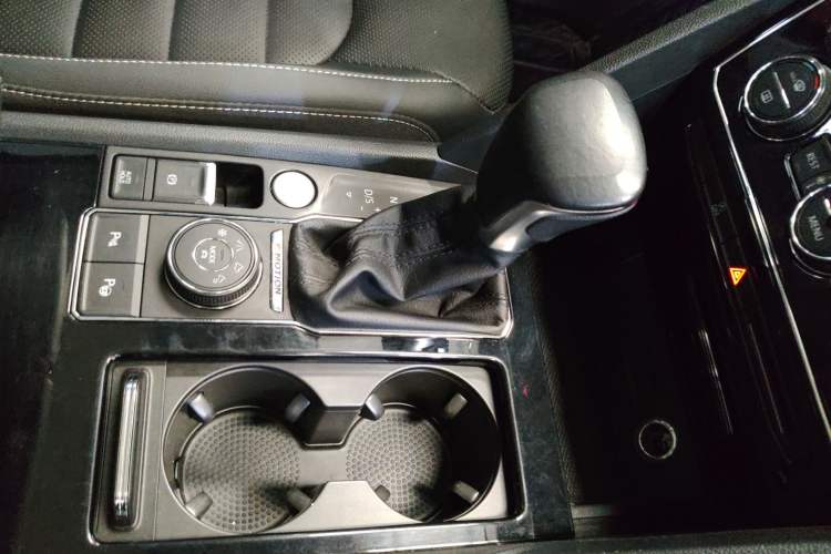 Used Volkswagen Teramont 2020 Revised Version 380TSI Four-Wheel Drive Luxury Edition Gear Lever