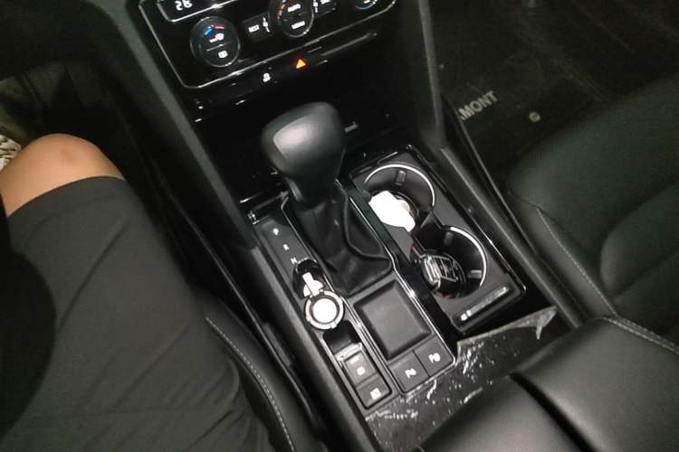 Used Volkswagen Teramont 2020 Revised Version 330TSI Two-Wheel Drive Luxury Edition Gear Lever