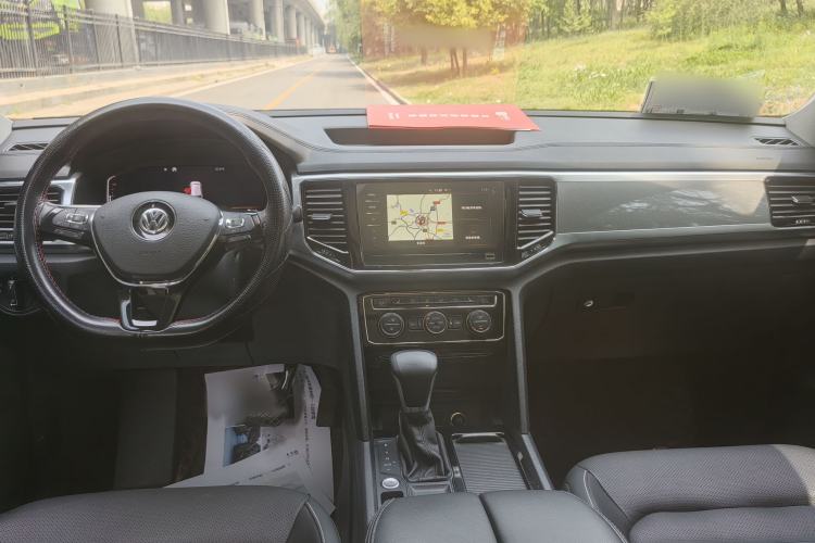 Used Volkswagen Teramont 2020 Revised Version 330TSI Two-Wheel Drive Luxury Edition Interior 1