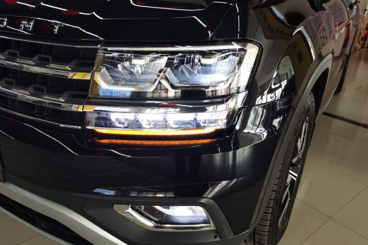 Used Volkswagen Teramont 2020 Revised Version 380TSI Four-Wheel Drive Luxury Edition Left Front Headlight