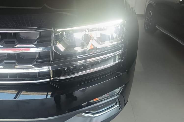 Used Volkswagen Teramont 2020 Revised Version 330TSI Two-Wheel Drive Luxury Edition Left Front Headlight