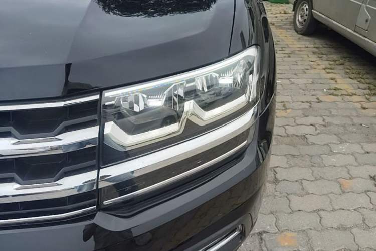 Used Volkswagen Teramont 2020 Revised Version 330TSI Two-Wheel Drive Luxury Edition Left Front Headlight