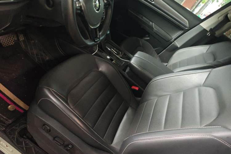 Used Volkswagen Teramont 2020 Revised Version 330TSI Two-Wheel Drive Luxury Edition Left Front Seat