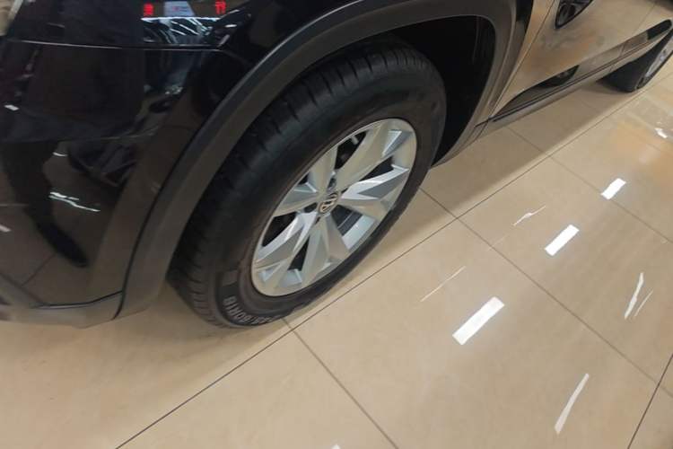 Used Volkswagen Teramont 2020 Revised Version 380TSI Four-Wheel Drive Comfort Edition Left Front Wheel Hub