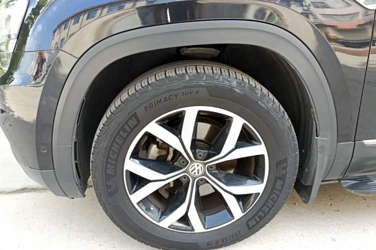 Used Volkswagen Teramont 2020 Revised Version 330TSI Two-Wheel Drive Luxury Edition Left Front Wheel Hub