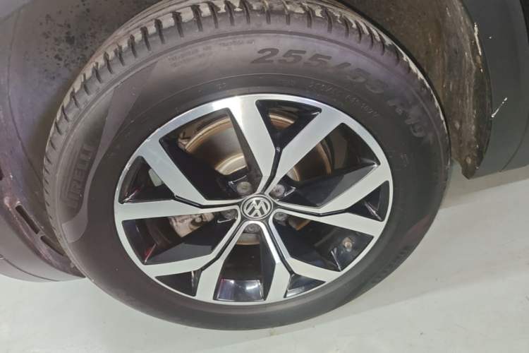 Used Volkswagen Teramont 2020 Revised Version 380TSI Four-Wheel Drive Luxury Edition Left Front Wheel Hub
