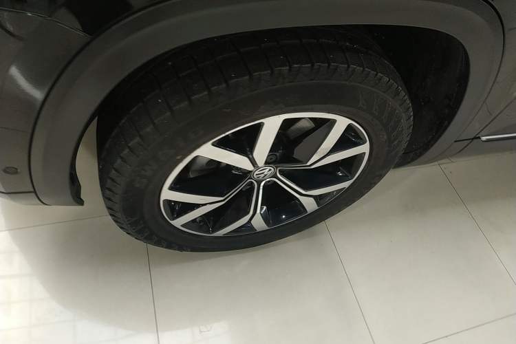 Used Volkswagen Teramont 2020 Revised Version 380TSI Four-Wheel Drive Luxury Edition Left Front Wheel Hub