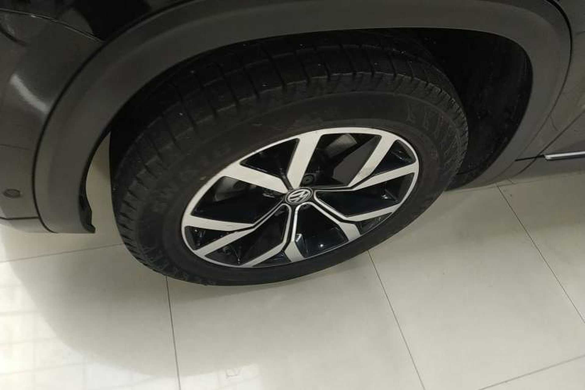 Used Volkswagen Teramont 2020 Revised Version 380TSI Four-Wheel Drive Luxury Edition Left Front Wheel Hub