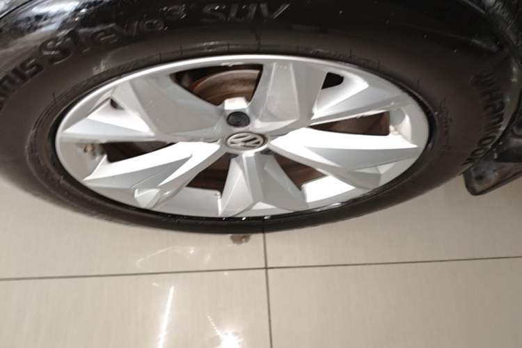 Used Volkswagen Teramont 2020 Revised Version 380TSI Four-Wheel Drive Comfort Edition Left Front Wheel Hub