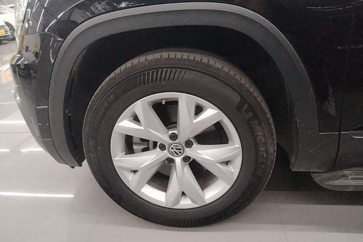 Used Volkswagen Teramont 2020 Revised Version 380TSI Four-Wheel Drive Comfort Edition Left Front Wheel Hub