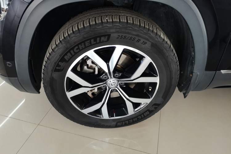 Used Volkswagen Teramont 2020 Revised Version 380TSI Four-Wheel Drive Luxury Edition Left Front Wheel Hub