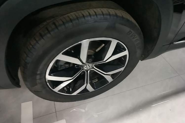 Used Volkswagen Teramont 2020 Revised Version 330TSI Two-Wheel Drive Luxury Edition Left Front Wheel Hub