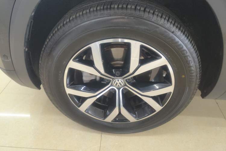 Used Volkswagen Teramont 2020 330TSI Two-Wheel-Drive Luxury Edition China VI Standard Left Front Wheel Hub