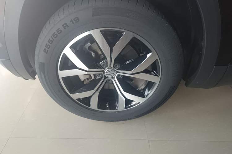 Used Volkswagen Teramont 2020 Revised Version 330TSI Two-Wheel Drive Luxury Edition Left Front Wheel Hub