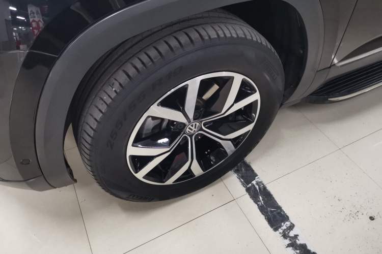 Used Volkswagen Teramont 2020 Revised Version 380TSI Four-Wheel Drive Luxury Edition Left Front Wheel Hub