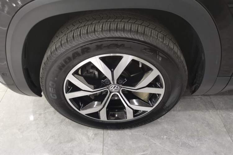 Used Volkswagen Teramont 2020 Revised Version 380TSI Four-Wheel Drive Luxury Edition Left Front Wheel Hub