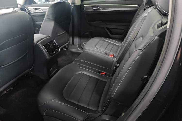 Used Volkswagen Teramont 2020 Revised Version 380TSI Four-Wheel Drive Luxury Edition Left Rear Seat