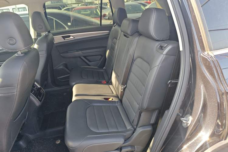 Used Volkswagen Teramont 2020 Revised Version 530 V6 Four-Wheel Drive Luxury Edition Left Rear Seat