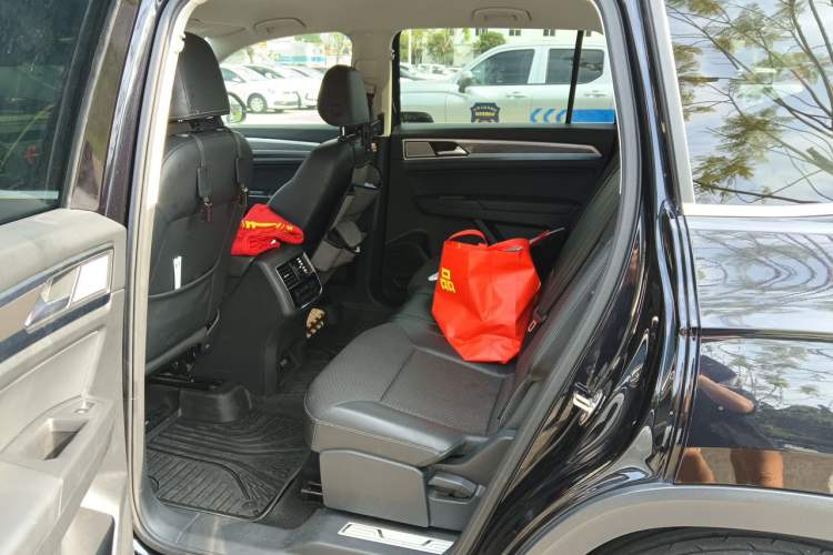 Used Volkswagen Teramont 2020 Revised Version 380TSI Four-Wheel Drive Comfort Edition Left Rear Seat