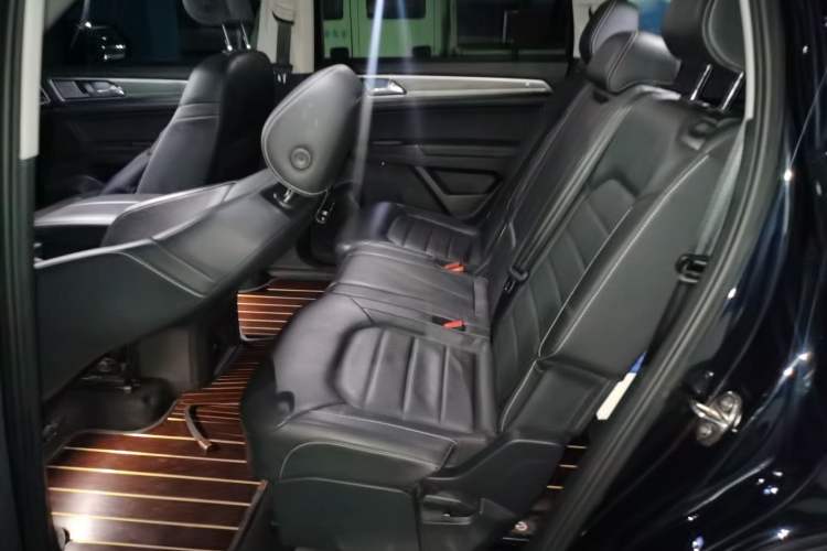 Used Volkswagen Teramont 2020 Revised Version 330TSI Two-Wheel Drive Luxury Edition Left Rear Seat