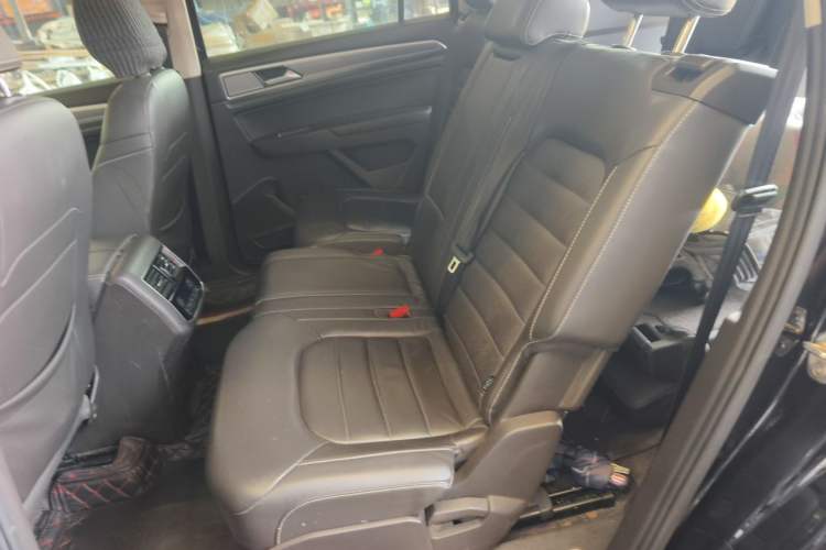 Used Volkswagen Teramont 2020 Revised Version 380TSI Four-Wheel Drive Luxury Edition Left Rear Seat