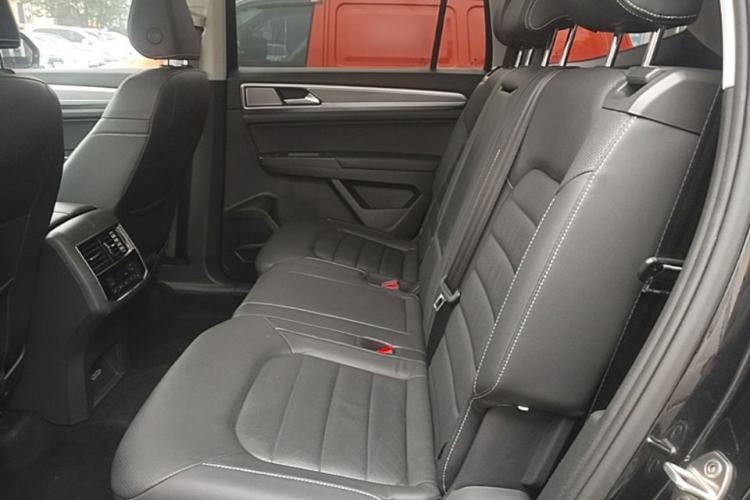 Used Volkswagen Teramont 2020 Revised Version 330TSI Two-Wheel Drive Luxury Edition Left Rear Seat