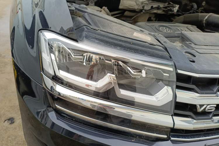 Used Volkswagen Teramont 2020 Revised Version 380TSI Four-Wheel Drive Luxury Edition Right Front Headlight