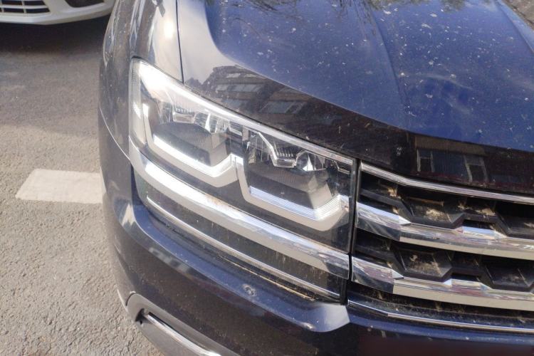 Used Volkswagen Teramont 2020 Revised Version 380TSI Four-Wheel Drive Luxury Edition Right Front Headlight
