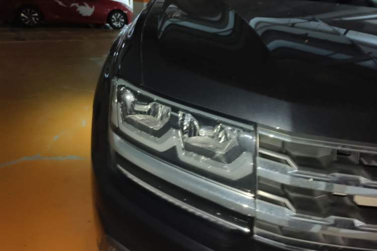 Used Volkswagen Teramont 2020 Revised Version 330TSI Two-Wheel Drive Luxury Edition Right Front Headlight