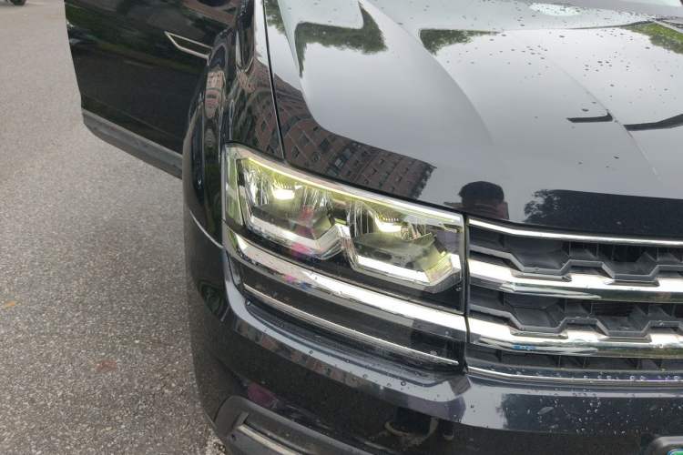 Used Volkswagen Teramont 2020 330TSI Two-Wheel-Drive Luxury Edition China VI Standard Right Front Headlight
