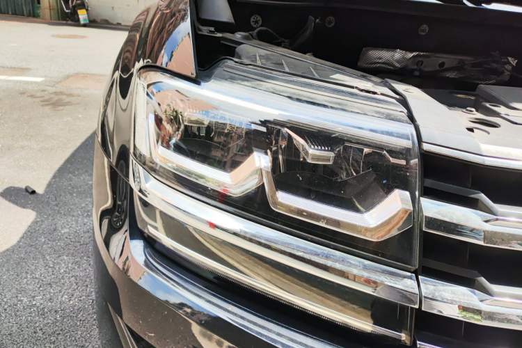 Used Volkswagen Teramont 2020 Revised Version 330TSI Two-Wheel Drive Luxury Edition Right Front Headlight