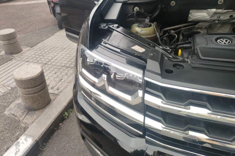 Used Volkswagen Teramont 2020 Revised Version 380TSI Four-Wheel Drive Luxury Edition Right Front Headlight