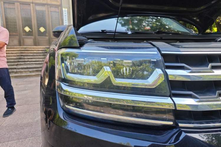 Used Volkswagen Teramont 2020 Revised Version 330TSI Two-Wheel Drive Luxury Edition Right Front Headlight