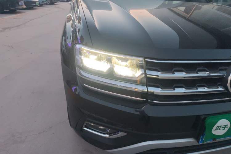 Used Volkswagen Teramont 2020 Revised Version 380TSI Four-Wheel Drive Luxury Edition Right Front Headlight