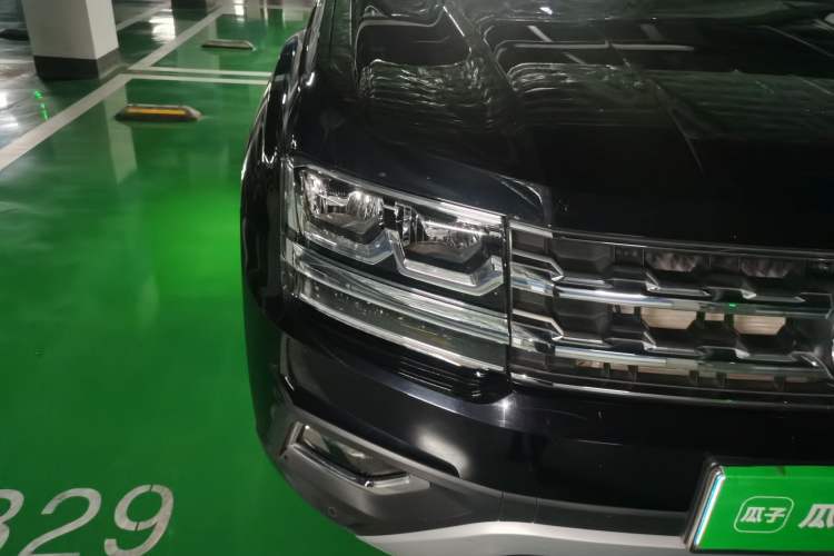 Used Volkswagen Teramont 2020 Revised Version 330TSI Two-Wheel Drive Luxury Edition Right Front Headlight