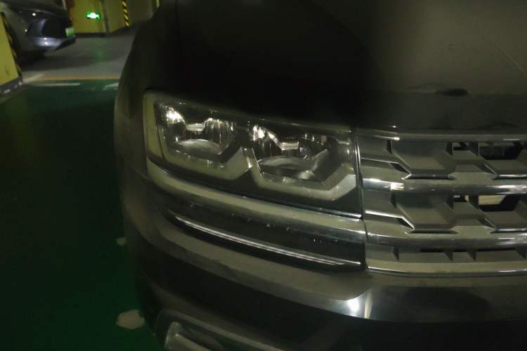 Used Volkswagen Teramont 2020 Revised Version 380TSI Four-Wheel Drive Luxury Edition Right Front Headlight