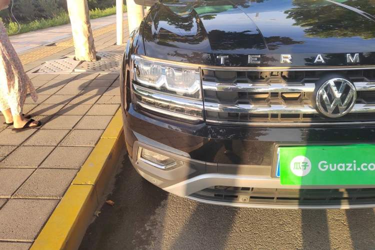 Used Volkswagen Teramont 2020 330TSI Two-Wheel-Drive Luxury Edition China VI Standard Right Front Headlight