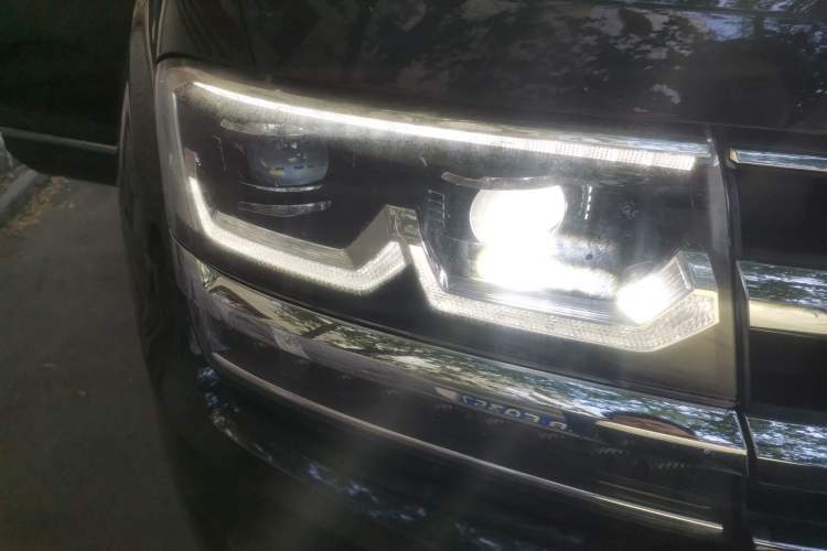 Used Volkswagen Teramont 2020 Revised Edition 530 V6 Four-Wheel Drive Prestige Flagship Version Right Front Headlight