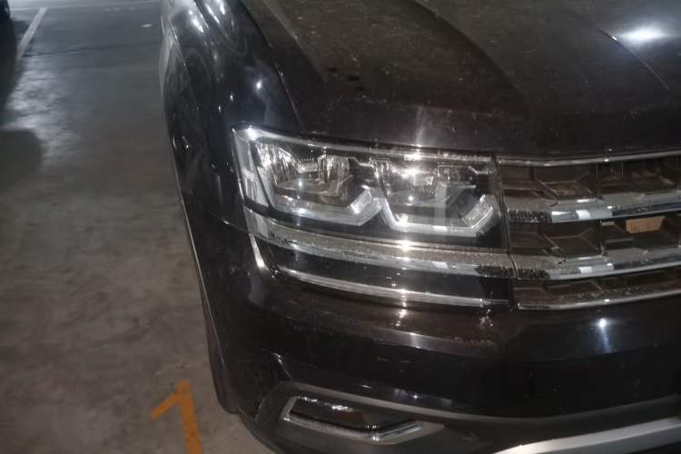 Used Volkswagen Teramont 2020 Revised Version 330TSI Two-Wheel Drive Luxury Edition Right Front Headlight