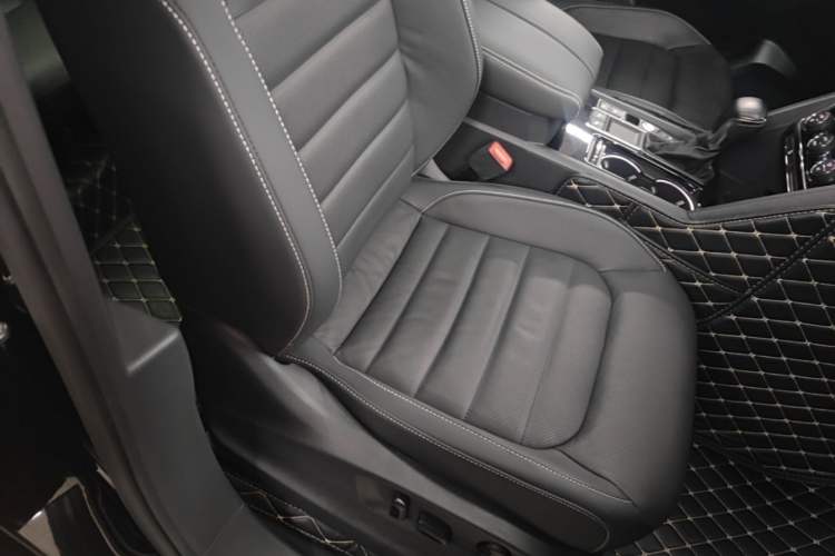 Used Volkswagen Teramont 2020 330TSI Two-Wheel-Drive Luxury Edition China VI Standard Right Front Seat