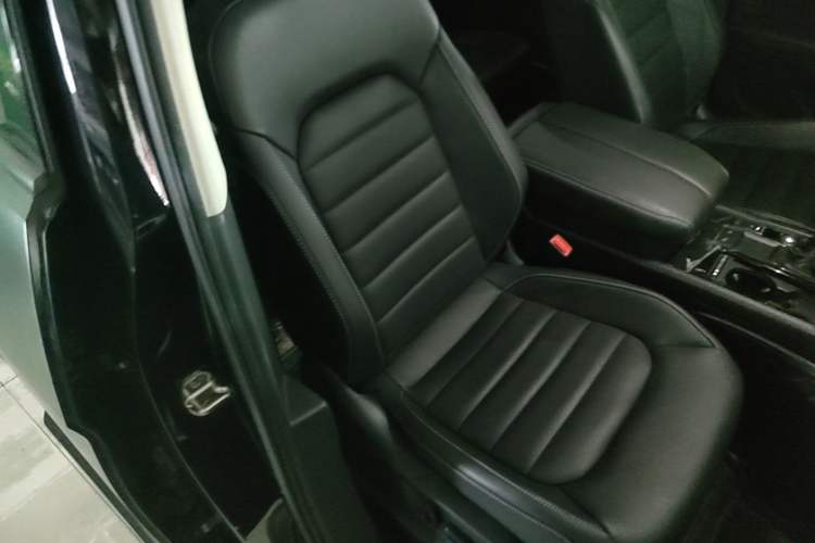 Used Volkswagen Teramont 2020 Revised Version 330TSI Two-Wheel Drive Luxury Edition Right Front Seat
