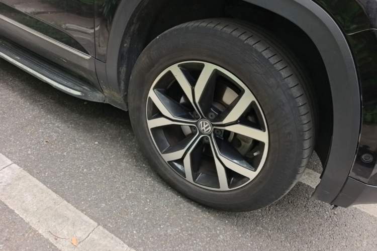Used Volkswagen Teramont 2020 330TSI Two-Wheel-Drive Luxury Edition China VI Standard Right Front Wheel Hub