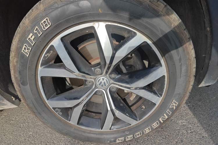 Used Volkswagen Teramont 2020 Revised Version 330TSI Two-Wheel Drive Luxury Edition Right Front Wheel Hub
