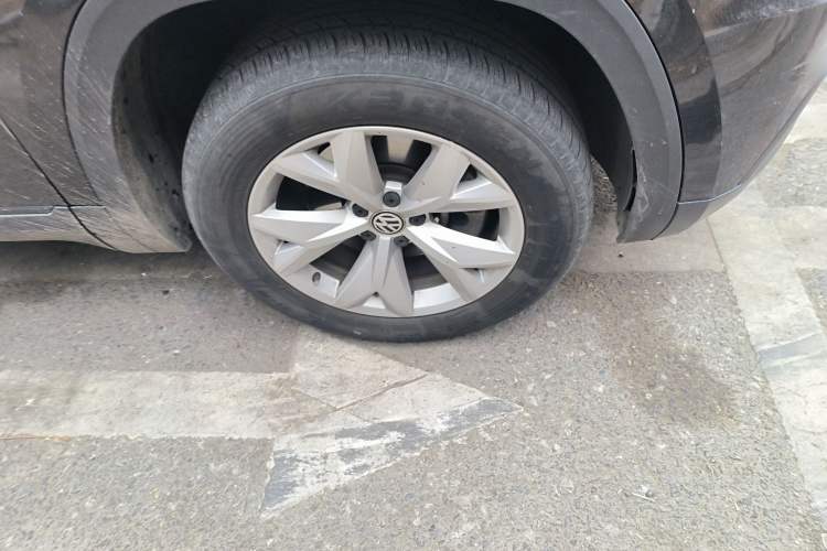 Used Volkswagen Teramont 2020 Revised Version 380TSI Four-Wheel Drive Comfort Edition Right Front Wheel Hub