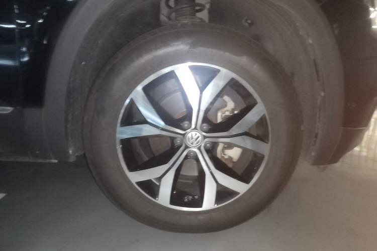 Used Volkswagen Teramont 2020 380TSI Four-Wheel Drive Luxury Version China VI Standard Right Front Wheel Hub