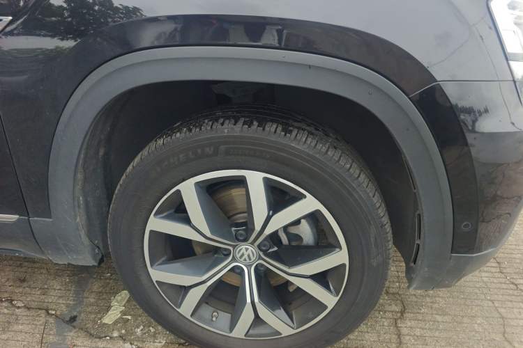 Used Volkswagen Teramont 2020 530 V6 Four-Wheel Drive Luxury Version China VI Standard Right Front Wheel Hub