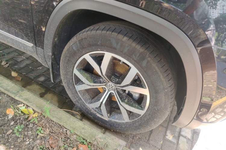 Used Volkswagen Teramont 2020 380TSI Four-Wheel Drive Luxury Version China VI Standard Right Front Wheel Hub