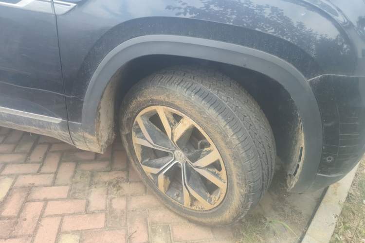 Used Volkswagen Teramont 2020 Revised Version 330TSI Two-Wheel Drive Luxury Edition Right Front Wheel Hub